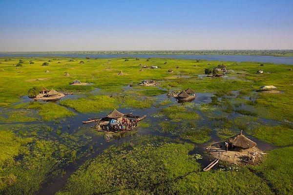100. Beyaz Nil'in Bataklıkları İçinde Bir Köy, Güney Sudan