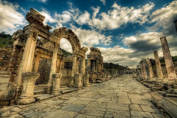 10. Efes