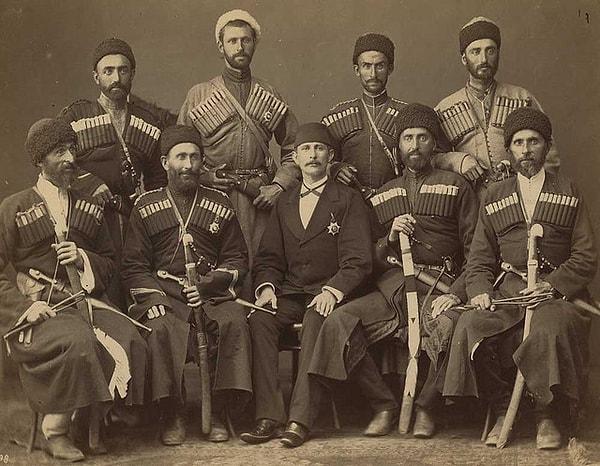 2. 21 Mayıs 1864; 300 yıl süren Kafkas - Rus savaşlarının sona ermesi ve Kuzey Kafkas halklarının sürgüne zorlanmasının başlangıç tarihidir.