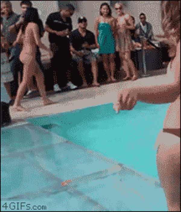 Гифки анимация видео. Прикольные гифки. Девушка прыгнула в бассейн. Прикол в бассейне гифка. Гиф смешная девушка.