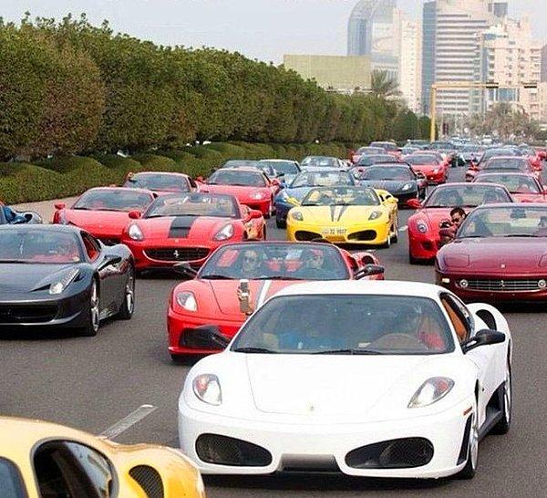 4. Ucu gözükmeyen Ferrari trafiği