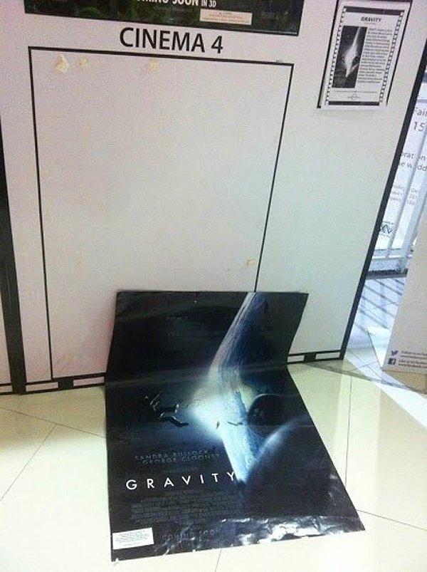 17. "Gravity" filminin afişi "yerçekimi"ne karşı gelememiş.