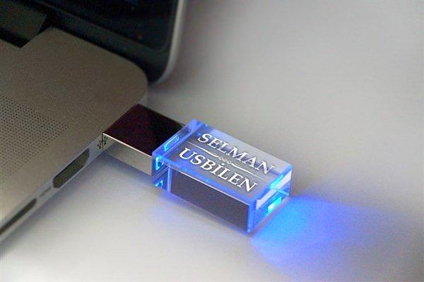 6-) Kişiye Özel LED Işıklı Akrilik USB Bellek