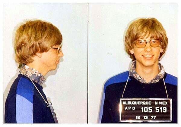 2. Ehliyetsiz araç kullanmaktan tutuklanan Bill Gates (1977)
