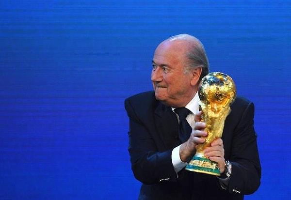 16. Dünya Kupası'nı kazanan takıma ödülü Blatter'in vermemesi...