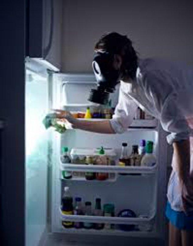 13-Buzdolabınızı temizlemek için sprey olarak sıkıp emilmesini bekleyin, sonra temizce silin. Bu işlem buzdolabınızı sterilize eder ve bakterileri öldürür.