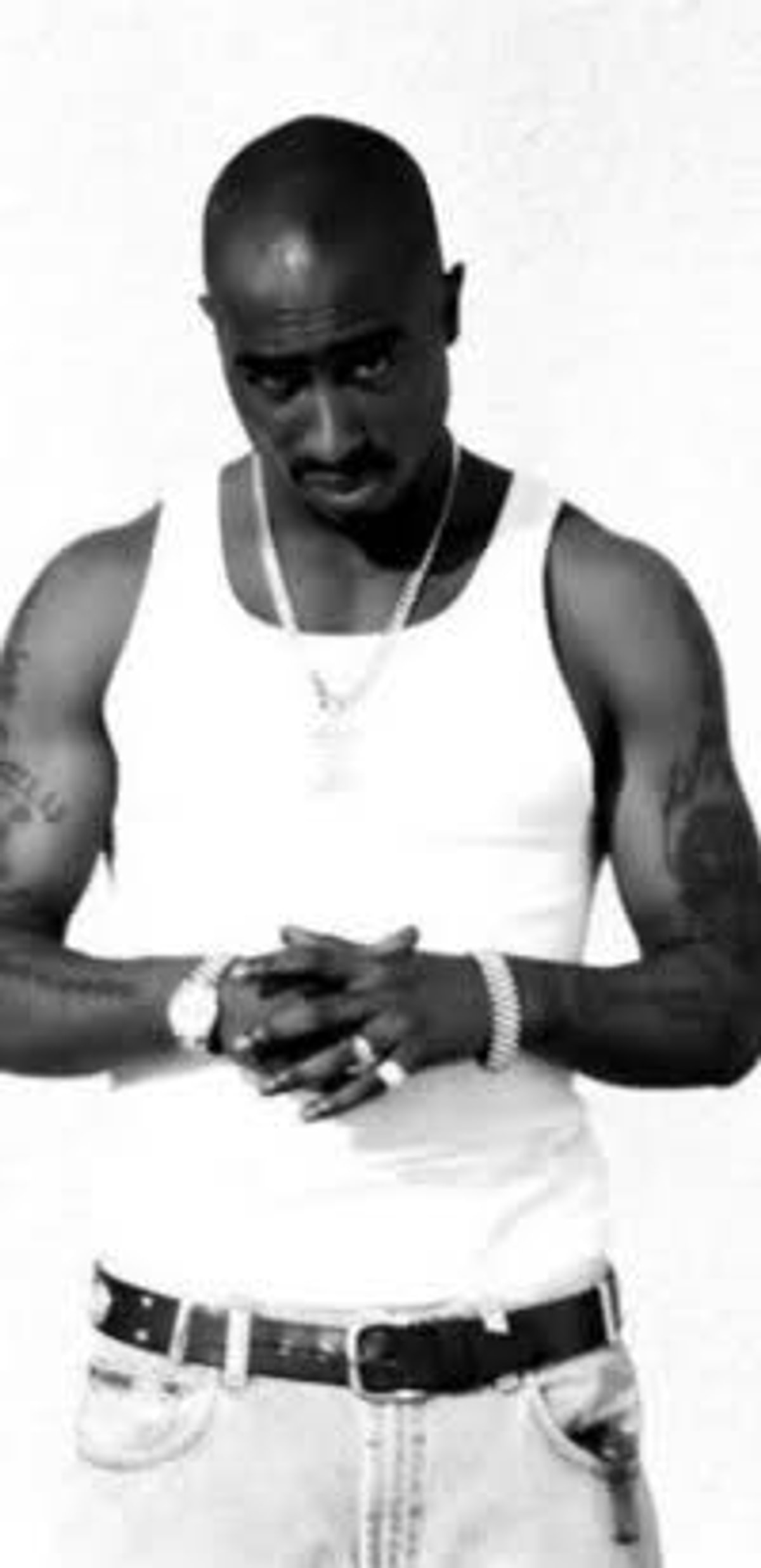 2pac на сцене. Тупак шакур в капюшоне. Тупак амару шакур. Картина the notorious b. Тупак 1996.