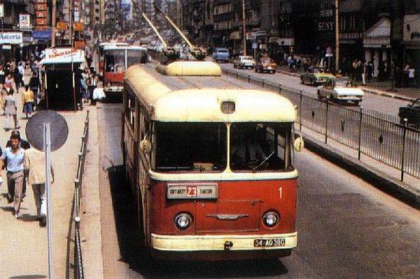 3. 1974 senesinde İstanbul’da Ortaköy-Taksim arasında kullanılan Troleybüs.