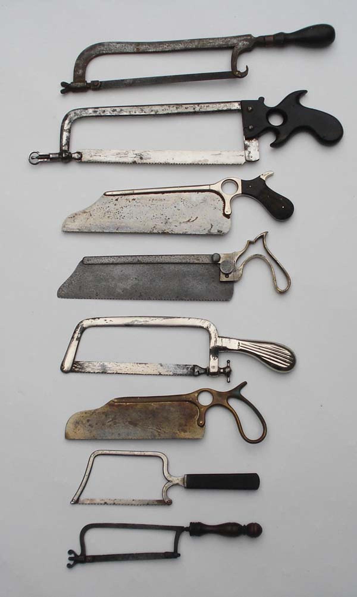 Пила 19 века. Пила 19 век. Хирургические инструменты 19 век. Хирургическая ножовка. Медицинские инструменты для ампутации.