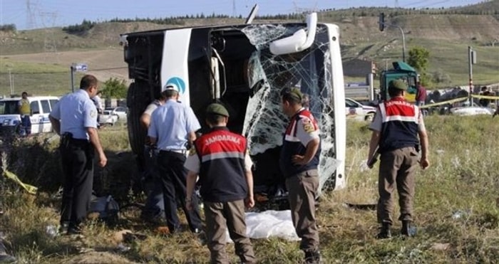 Yolcu Otobüsü Kamyonetle Çarpıştı: 2 Ölü