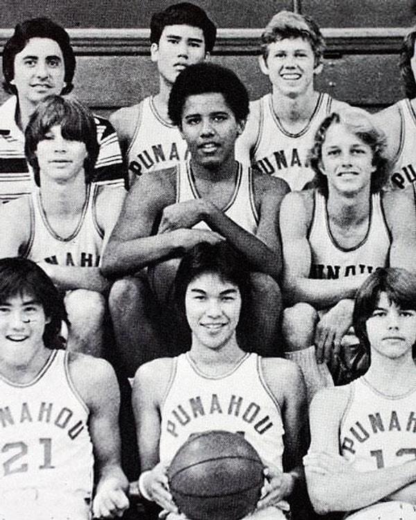 4. Barack Obama lise basketbol takımında.