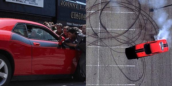 4. Glen'in ilk sezon çaldığı kırmızı araç , Breaking Bad dizisinde Walter White nam-ı değer Heisenberg abimizin anasını ağlattığı araç ile aynı.