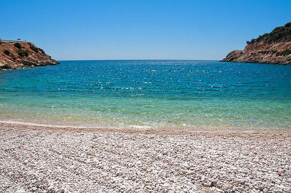 12. Turkuaz ve mavinin en güzel tonları bulunan Konyaalti Plajı, Antalya, Turkiye.