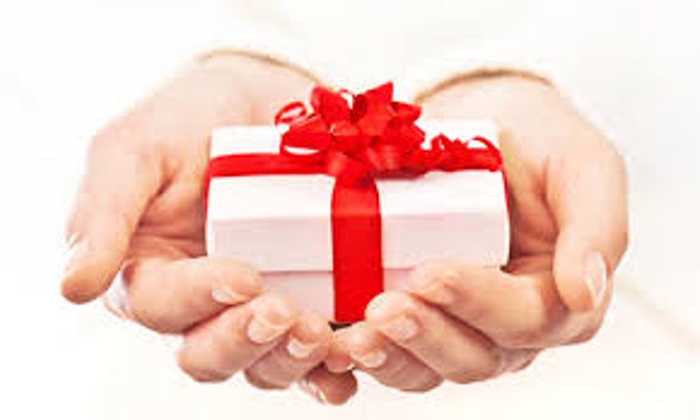 Hediyem Şekil Önümden Çekil!