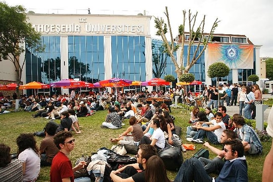 Bahçeşehir'de Onlarca Akademisyen İşten Atıldı