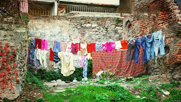 11. Gecekondular çamaşır ipleriyle özdeşleşmiş gibidir.