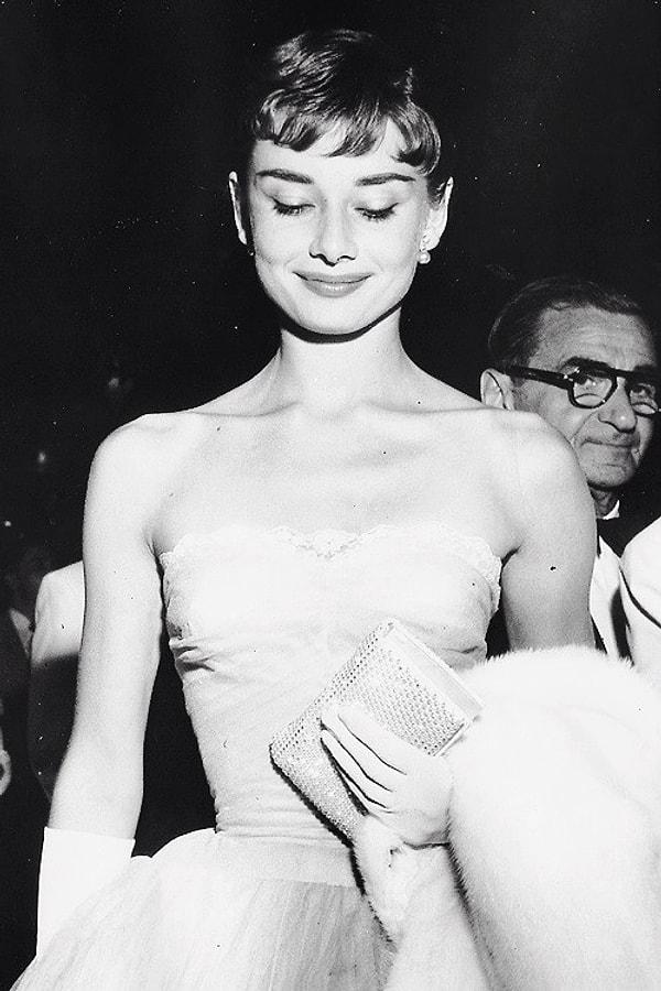 30. 14 Eylül 1953'teki galada Audrey Hepburn