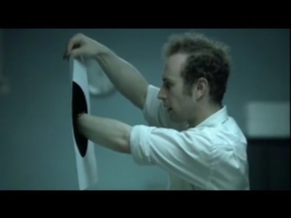 Aklınızı Başınızdan Alacak Müthiş Bir Kısa Film | The Black Hole