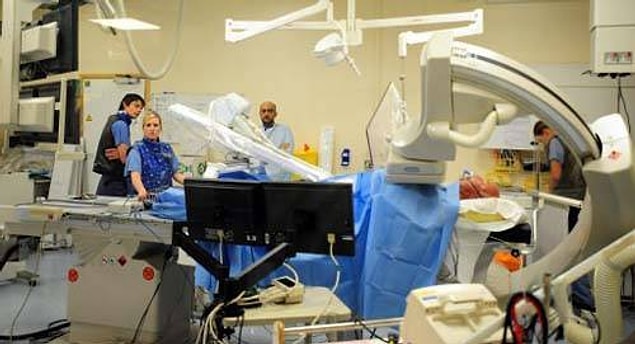 4. Klinik ölüm sonrası insan 5 dakika içinde hayata geri getirilebilir. 5 dakika sonra beyin hücreleri ölmeye başlar, ama yine de bu süreyi 5 dakika daha uzatmak mümkündür.