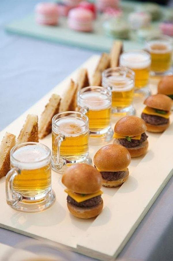 12. Bira ve hamburger