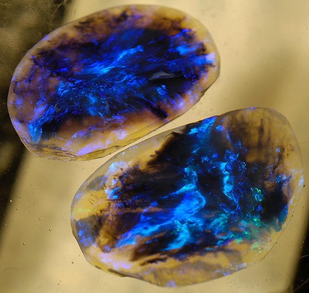 16. Siyah opal
