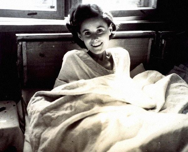 14. Sevinç;  1945 yılında esaretten kurtulan bir kadın.