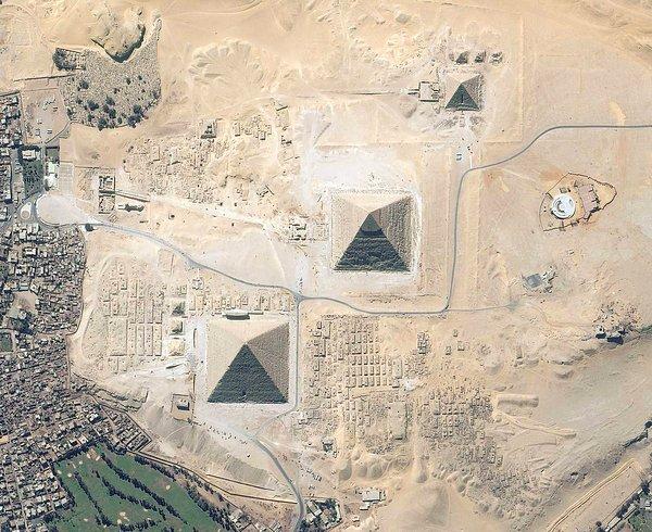 12. Mısır Piramitleri.