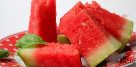 Cilt Bakımında Karpuz Maskesi