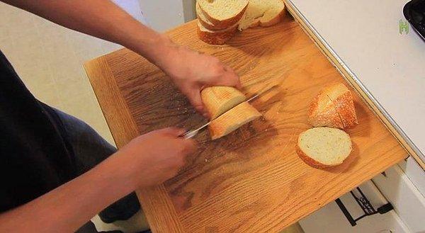 4. Tersten kesilen ekmek hem kolay kesilir, hem de az kırıtılanır.