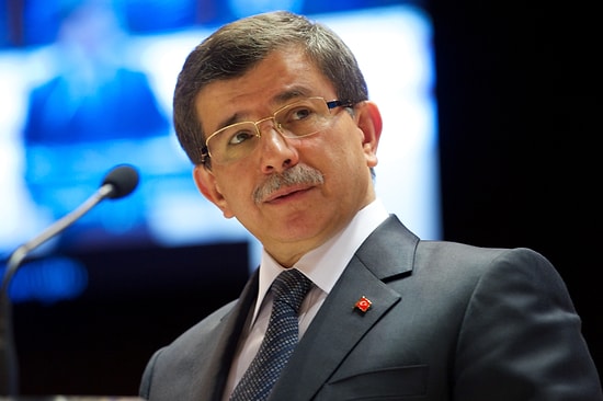 Erdoğan Davutoğlu'nu İşaret Etti