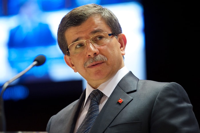 Erdoğan Davutoğlu'nu İşaret Etti