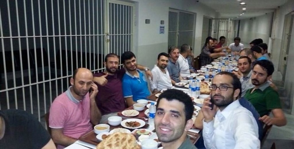 Gözaltındaki Polislerin Cep Telefonlarına El Konuldu