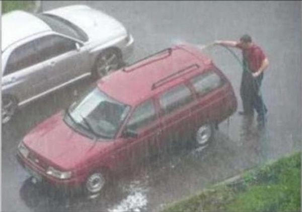 2. Bu havada yağmur yağmaz diye arabanızı yıkattığınız da yağmur  yağması.