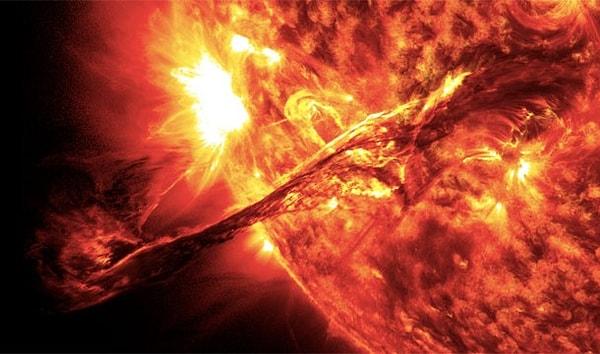 15. Güneş Sistemi'ndeki bütün bu cisimlere rağmen toplam kütlenin %99.8'ini Güneş meydana getirir