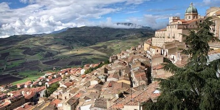 İtalya'da 1 Euro'ya Satılık Ev!