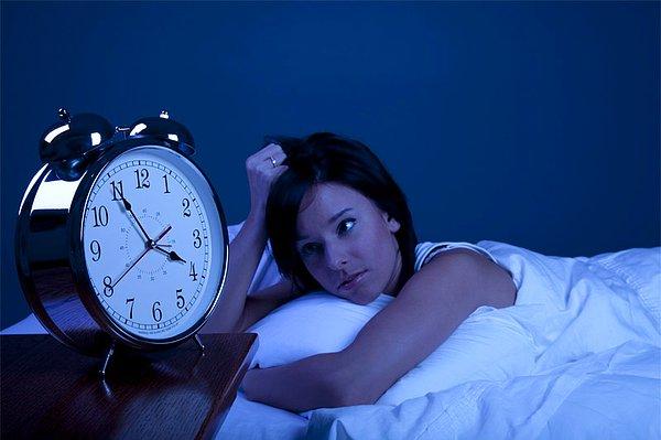 22.Uyku problemi olanlara; Günde 4-5 tam ceviz yenirse Melatonin salgısı artar ve rahatça uyursunuz.