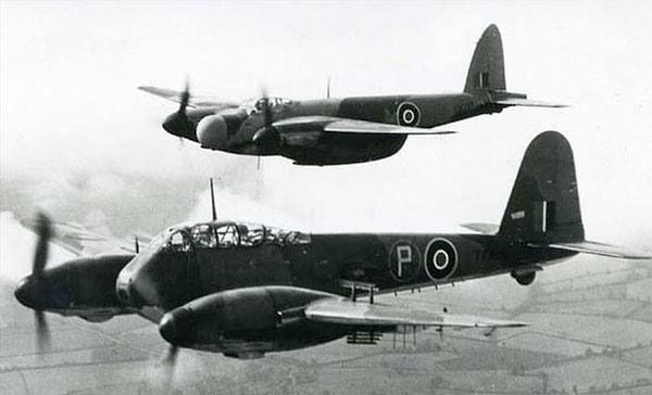 12. İngiliz bombardıman uçakları