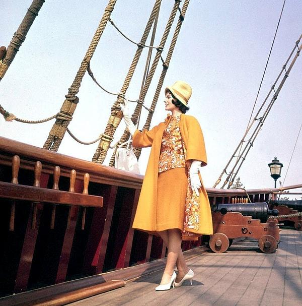 48. Disneyland  1961