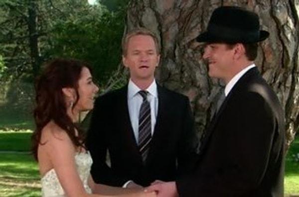 ... Barney de ikisinin çakması Lily ve Marshall'ın nikahını kıymıştır.