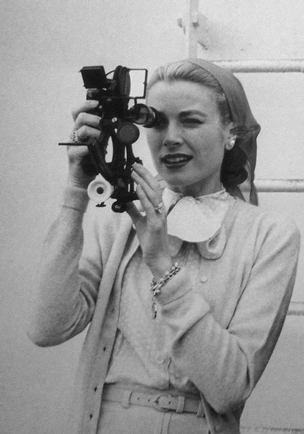 31. Bing Crosby ile oldukça başarılı bir ikili oluşturdukları “The Country Girl” filmindeki performansıyla en iyi kadın oyuncu dalında oscar ödülünü kucakladığında yıl 1955'ti.
