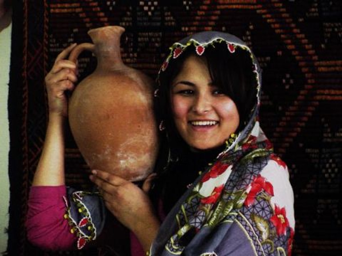 Yazmalı bir köylü kızı 