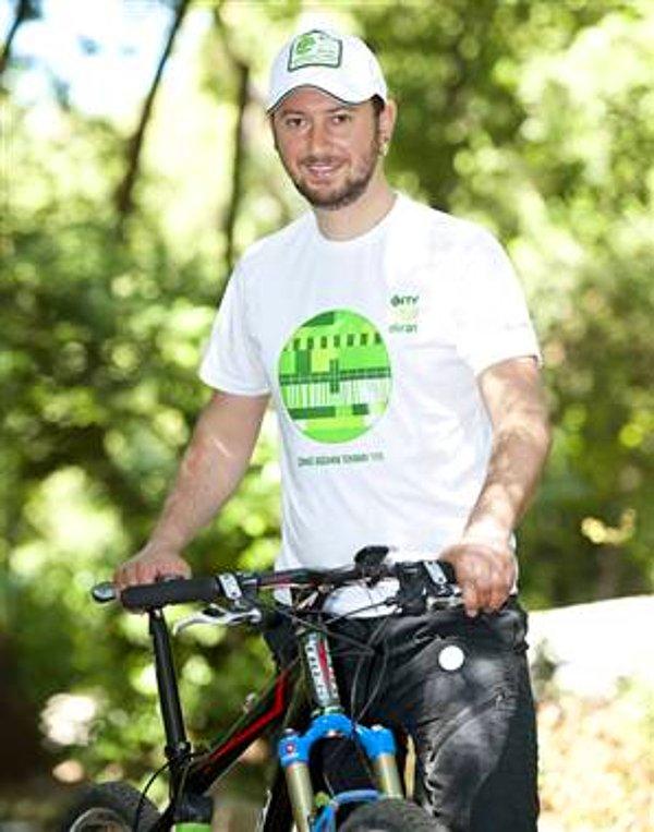 12. "İki Teker Bir Yer" - Alpay Erdem'in bisikletiyle hayat hikayelerinin izini sürdüğü program olarak bilinir.
