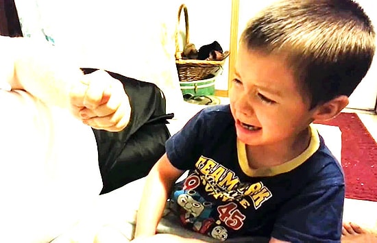 Babası Burnunu Alınca Krize Giren Çocuk