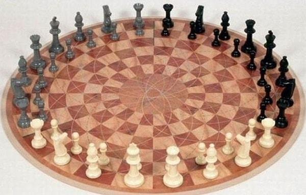 12. 3 kişilik satranç