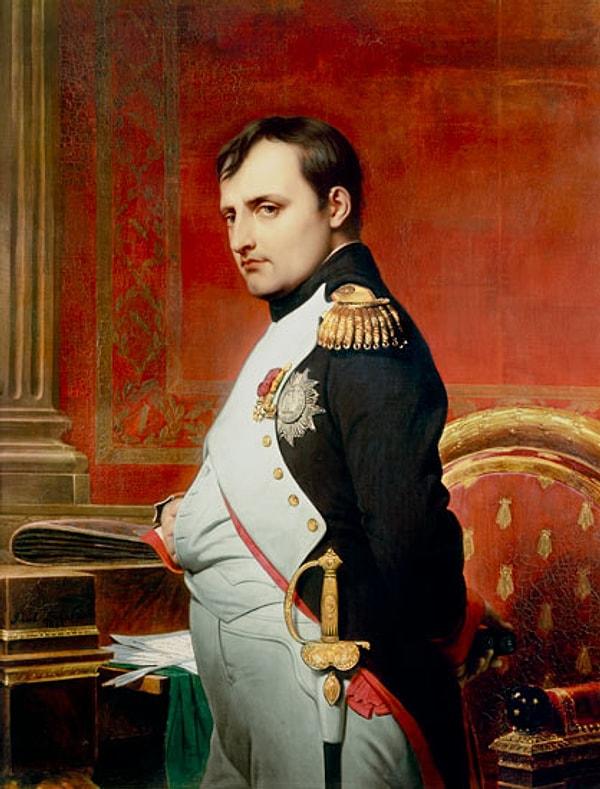 18. "Güzel bir kadın göze, iyi bir kadın da kalbe hoş görünür, birincisi pırlanta, ikincisi hazinedir." - Napoleon Bonaparte