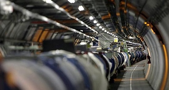 'Tanrı Parçacığı Her An Evrenin Sonunu Getirebilir'