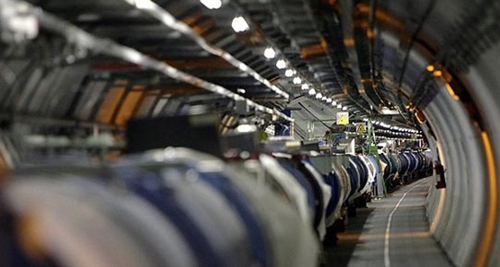 'Tanrı Parçacığı Her An Evrenin Sonunu Getirebilir'