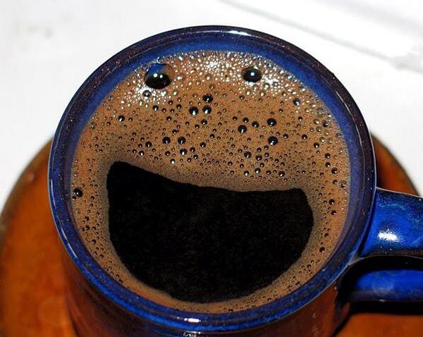4. Güne mutlu uyanmak için mutlu kahve gerekir.