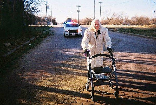 5. Teksas'ta kanserden kaybettiği oğlunun anısına, polis eskortluğunda yürüyüş yapan 95'lik nine.