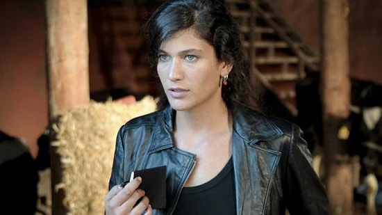 Berrak Tüzünataç'ın Evini Soyan Hırsızlar Yakalandı